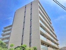 【東京都/足立区伊興】サンクレイドル竹ノ塚ＩＩ 外観：徒歩１分圏内にスーパー・小学校・公園がございます　下階への音を気にせず安心な１階のお部屋です