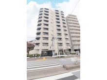 【東京都/荒川区荒川】ダイアパレス三ノ輪 外観：日当たり良好な明治通り沿いの南東角地に立地しております。最上階東南東南角住戸！2つのバルコニー付き
