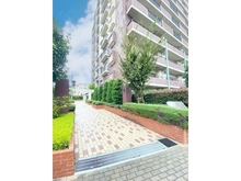 【東京都/荒川区町屋】ライオンズガーデン町屋アクアステージ 四季を感じる緑豊かなアプローチ空間。都心にありながら潤いのある暮らしを実現。