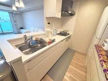 【東京都/江戸川区東葛西】リビオシティ・ルネ葛西 ３.２帖のキッチンは、設備充実！家事動線もスムーズ