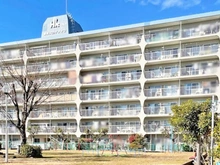 【神奈川県/横浜市鶴見区元宮】鶴見スカイハイツ 外観：東南向き！バルコニー前面は提供公園なっており、陽当たり・通風良好です！