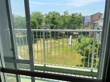 【神奈川県/横浜市鶴見区元宮】鶴見スカイハイツ バルコニー側からは公園の緑を望みます