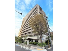 【東京都/中央区月島】オーベル月島リバージュグラン 外観：2001年8月築。タイルをふんだんに使用した重厚感のある造りです。