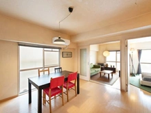 【東京都/荒川区荒川】グリーンコーポ町屋 洋室の間仕切りを開放して広々としたリビングとしてもお使いいただけます。