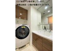 【東京都/台東区清川】パレ・ド・ルピナス南千住ＩＩ 三面鏡の裏側は収納になっており、散らかりがちな洗面小物もすっきりと収納していただけます。