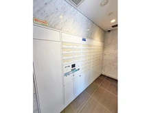 【東京都/台東区東上野】ザ・パークハウス上野レジデンス 宅配ロッカーがついているので、２４時間荷物の受け取りも安心です。