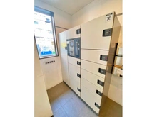 【東京都/台東区雷門】ファミール浅草雷門 不在時でも荷物の受け取りができる便利な宅配ボックスを完備しています。