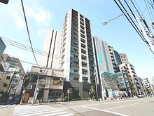 【東京都/台東区東上野】パークホームズ上野 外観：現地2026年10月撮影　モダンなデザインに和を趣きを添えた都会的な外観です。