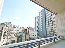 【東京都/台東区東上野】パークホームズ上野 現地2026年10月撮影　バルコニーから東京スカイツリーが一望できます。