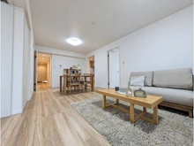 【東京都/板橋区坂下】シャリエ志村三丁目 落ち着いた色の木目調のフローリングがお部屋を落ち着いた雰囲気に