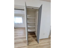 【東京都/板橋区坂下】シャリエ志村三丁目 食品や飲料水など備品をストックしておけるストックパイル・ウェアハウス（備蓄倉庫）付き