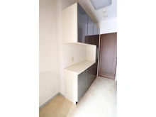 【千葉県/船橋市前原西】プローラ津田沼 造り付の食器棚もあり、収納豊富です