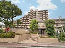 【千葉県/習志野市本大久保】津田沼東パーク・ホームズ2番館 外観：「京成大久保」駅徒歩8分。重厚感のある三井不動産旧分譲マンション　緑豊かな植栽も魅力