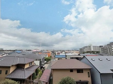 【千葉県/習志野市本大久保】津田沼東パーク・ホームズ2番館 バルコニーからの眺望。前面に高い建物がなく開放感のある眺望です