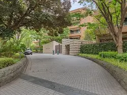 【東京都/渋谷区広尾】広尾ガーデンフォレスト G棟 アプローチ：グランドゲート