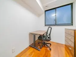 【東京都/港区南麻布】グランスイート広尾 サービスルーム（納戸）：4.1帖、壁面収納有
天井カセット型エアコン