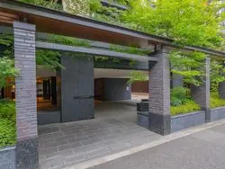 【東京都/港区西麻布】ザ・パークハウス麻布外苑西通り アプローチ
