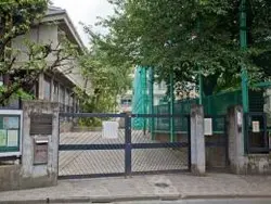 【東京都/渋谷区鶯谷町】センチュリーフォレスト A棟 鉢山中学校（現地より約290m）