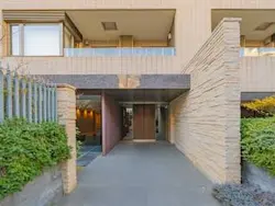 【東京都/港区麻布狸穴町】ウェリス麻布狸穴 エントランス