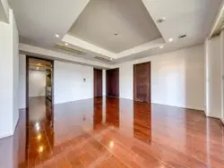 【東京都/港区麻布台】麻布台パークハウス LDK：約24.8帖