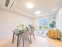 【東京都/港区南青山】青山ザ・タワー  リビング・ダイニング：床暖房付き
※家具調度品等は販売価格に含まれておりません