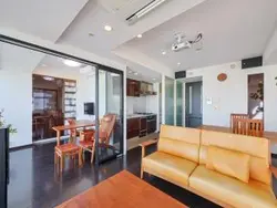 【東京都/港区港南】ワールドシティタワーズ　ブリーズタワー リビング・ダイニング：（手前奥）洋室