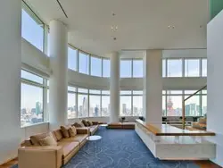 【東京都/港区六本木】アークヒルズ仙石山レジデンス 共用施設：［25F］天井高約6.8mを誇るビューラウンジ