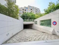 【東京都/港区赤坂】ミッドガーデン赤坂氷川 駐車場入口