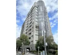 【東京都/千代田区三番町】シエルトーレ三番町 マンション共用部は大切に管理され、春には桜がお迎えします