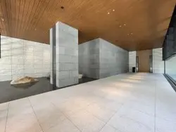 【東京都/港区白金】白金ザ・スカイ東棟 天井が高く開放感のあるエントランス部分