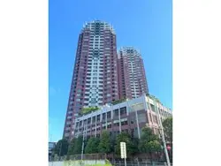 【東京都/港区台場】THE　TOWERS　DAIBA　EAST 外観：ティアラのデザインが特徴的なツインタワー