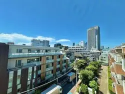 【東京都/渋谷区恵比寿西】ザ・パークハウス代官山レジデンス 晴れた日にはリビングダイニングから青空を望めます。