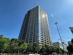 【東京都/港区芝浦】GLOBAL FRONT TOWER 外観：都営三田線「三田」駅徒歩8分他。総戸数883戸、地上34階建のRC構造・大型タワーマンションです。