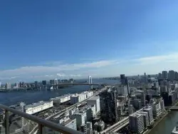 【東京都/港区芝浦】GLOBAL FRONT TOWER ゆとりあるバルコニーからは、レインボーブリッジと海を望む、開放的な眺望を楽しめます(天候による)。