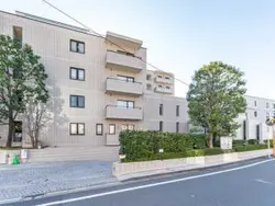 【東京都/港区西麻布】パークハウス西麻布 外観：東京メトロ日比谷線「広尾」駅徒歩9分。三菱地所分譲。2000年1月築、地上7階地下1階建マンション。