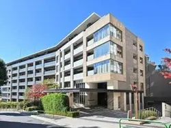 【東京都/港区麻布狸穴町】ブランズ麻布狸穴町 外観：都営大江戸線「麻布十番」駅徒歩6分含む、3沿線利用可能。「麻布台ヒルズ」も徒歩圏内の好立地です。