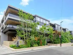 【東京都/渋谷区大山町】ザ・パークハウス代々木大山レジデンス 外観：三菱地所レジデンス分譲「ザ・パークハウス」シリーズ。静穏な邸宅街に佇むRC造・4階建低層レジデンス。