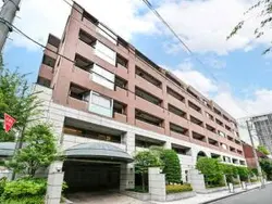 【東京都/港区赤坂】ヴェーゼント赤坂新坂 外観：東京メトロ銀座線「青山一丁目」駅徒歩4分、千代田線「乃木坂」駅徒歩8分の立地。重厚感のある外観です。