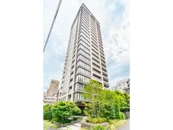 【東京都/千代田区飯田橋】アルビオ・ザ・タワー千代田飯田橋 外観：2021年1月築、地上24階建ての免震構造マンションです。角住戸のため、陽当り・通風・眺望良好です。