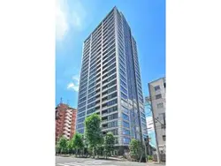 【東京都/港区麻布台】グランスイート麻布台ヒルトップタワー 2014年築の丸紅分譲×大林組施工、制震構造の地上29階建てタワーマンション
