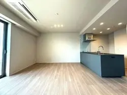 【東京都/千代田区神田淡路町】ワテラスタワーレジデンス 南西向きで陽当りの良いLDK。LDに床暖房が備わっており、寒い季節でも足元からあたたまれます。