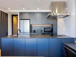 【東京都/渋谷区広尾】イトーピア広尾ヒルズクローチェ 傷や熱に強いセラミック天板を採用し、お手入れのしやすさとデザイン性を両立しました。