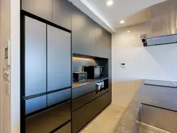 【東京都/渋谷区広尾】イトーピア広尾ヒルズクローチェ 背面にはキッチンと素材を合わせた備え付けのカップボード。