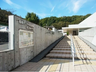 稲城市立中央図書館