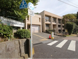 区立梅丘図書館 