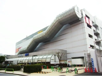 リヴィンオズ大泉店