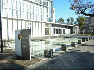 府中市中央図書館