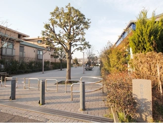 瀬谷駅北口公園