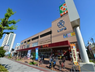 ライフ春日野道店