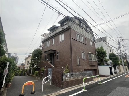 東京都文京区本駒込1丁目